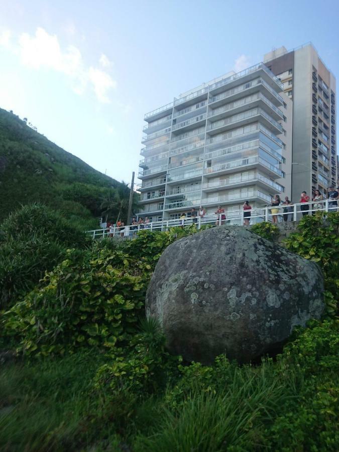 Апартаменты Apartamento Beira Mar Гуаружа Экстерьер фото